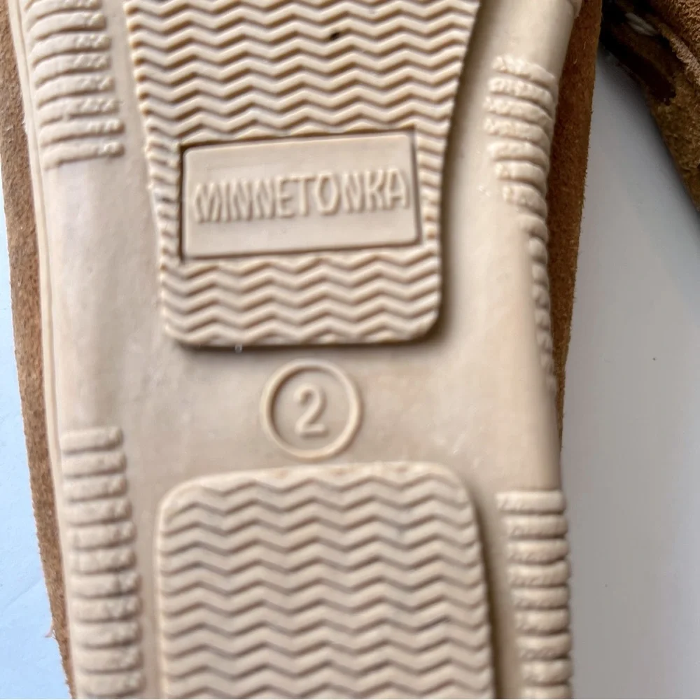 Minnetonka Kids Suede Sherpa Outdoor Moccasin Size 2
